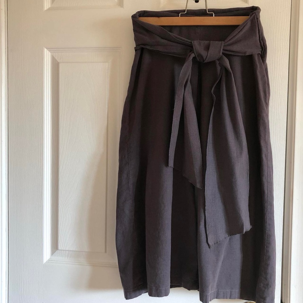 Second (Yoga Jeans) 3/4 Length Low-Rise Linen Pants
